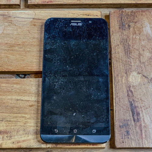 ASUS smartphone for parts or repair, non-working