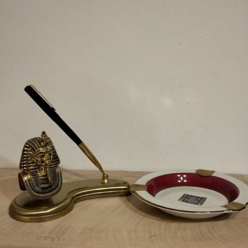 Office item set like new with metal Pharaoh and porcelain ashtray