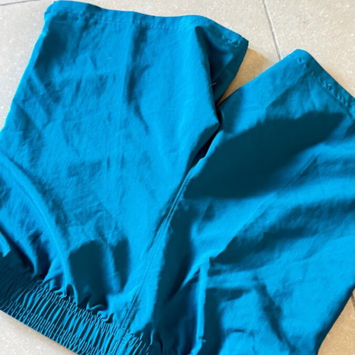 Under Armour shorts boy size M like new, green turquoise