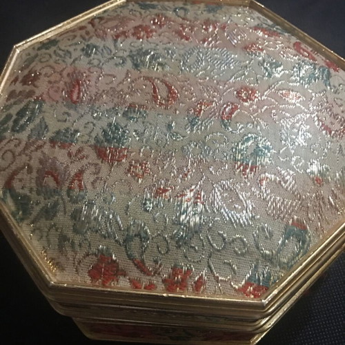 Jewelry box with music and mirror like new, vintage