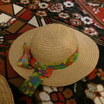 Straw hats like new, pack of 5 different sizes