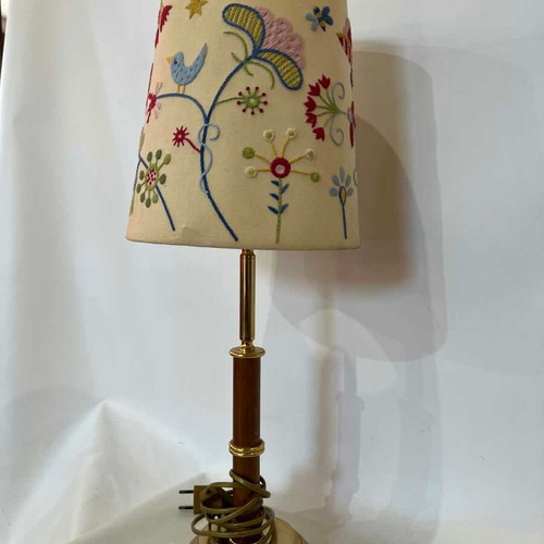 Vintage brass and wood table lamp with embroidered multicolour lampshade