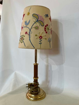 Vintage brass and wood table lamp with embroidered multicolour lampshade