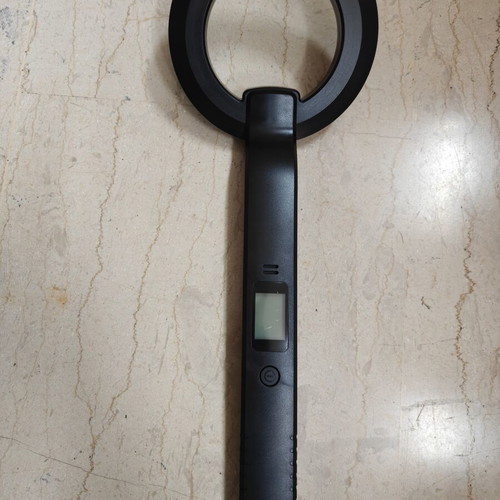 Metal detector with 9v battery, sound and vibration