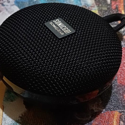 Portable Bluetooth speaker like new with radio and TF card