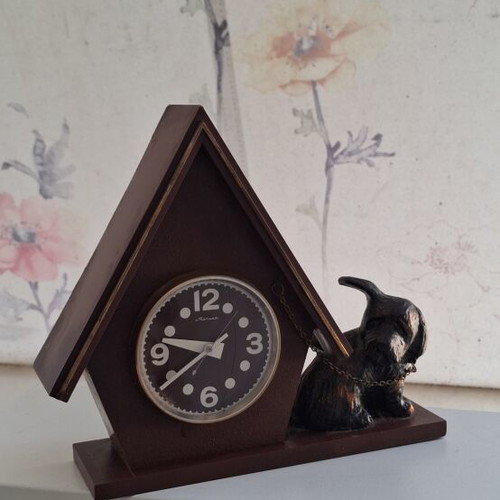 Molniya retro 1980 analog table clock
