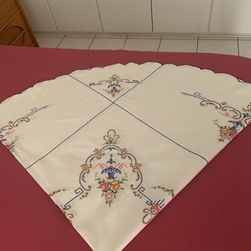 Vintage embroidered round tablecloth, 1970s, 1.65m diameter