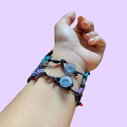 Macrame bracelet like new, black and blue