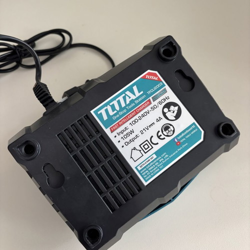 Total TFCLI2003 charger like new for Total P20S 20V batteries