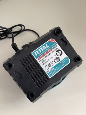 Total TFCLI2003 charger like new for Total P20S 20V batteries