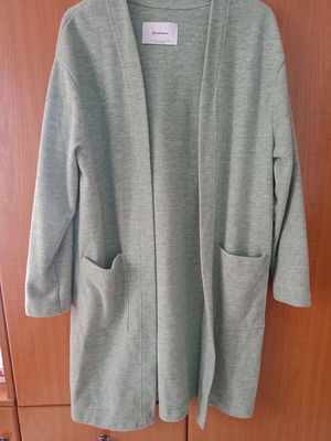 Stradivarius cardigan like new, mint color, size S