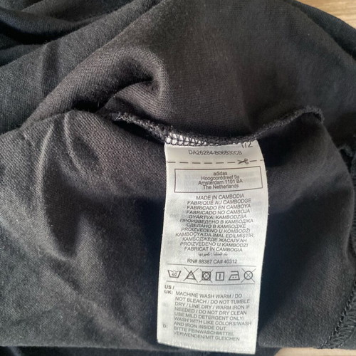 Adidas black top medium like new, 100% cotton