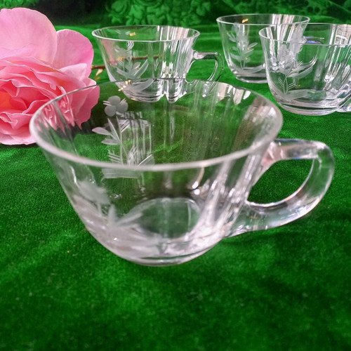 Set of 4 vintage glass punch or coffee cups used