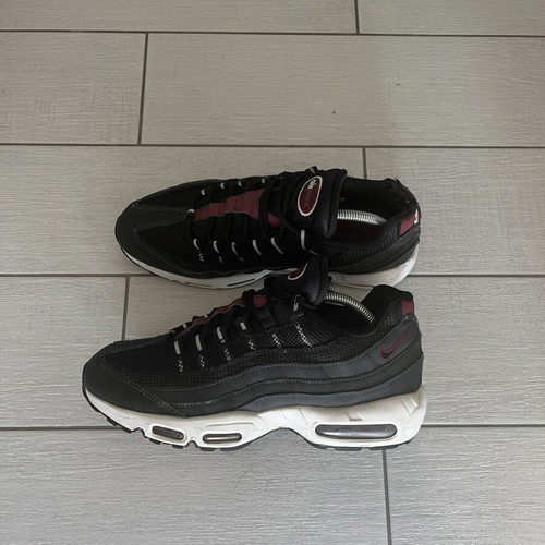 Nike Air Max 95 sneakers like new, size 44.5, black and red