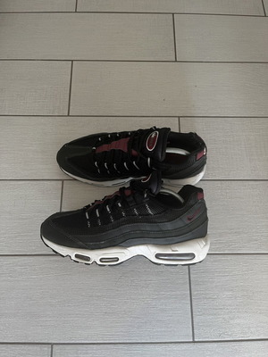 Nike Air Max 95 sneakers like new, size 44.5, black and red
