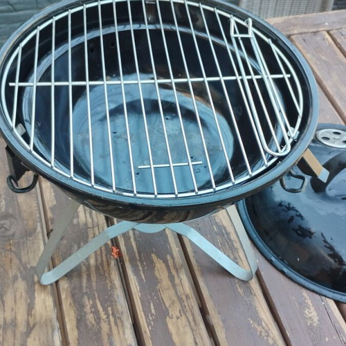 Portable grill used, ideal for camping
