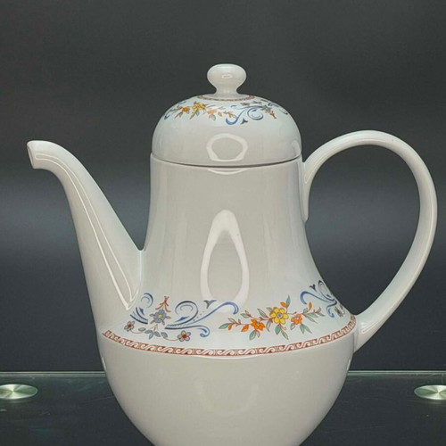Vintage Ionia Porcelain Teapot like new, height 21 cm