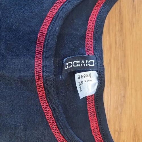 Crop top H&M black with red design like new