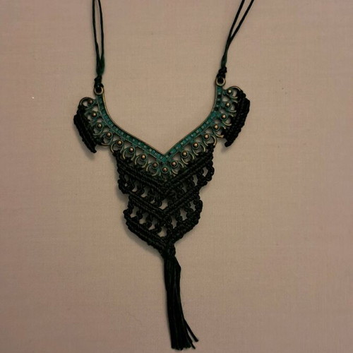 Handmade green necklace like new