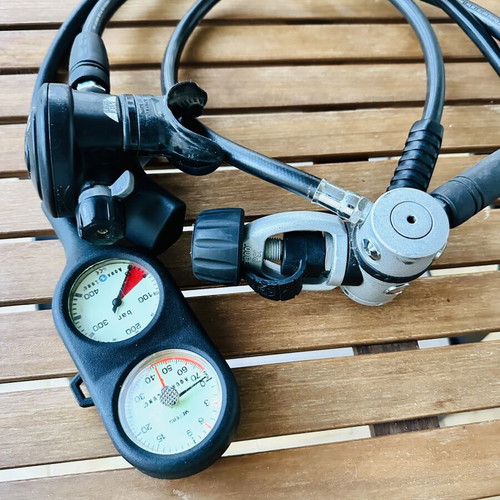 Aqua Lung Barometer and Depth Gauge with Beuchat VX10 Evolution Regulator