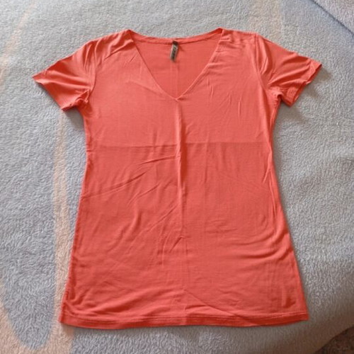 Coral T-shirt like new, size M