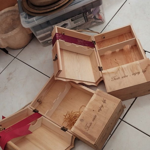 Set of two wooden wine gift boxes, Angelidis cellar like new