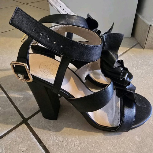 Kurt Geiger black sandals like new, size 38