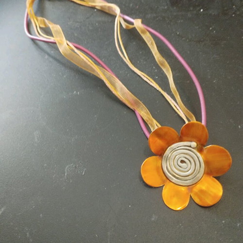 Handmade necklace Tzavidis like new, orange