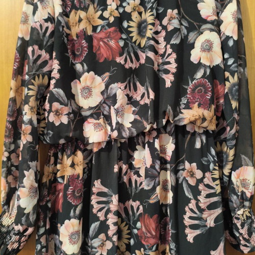 Floral dress like new, one size, black multicolor