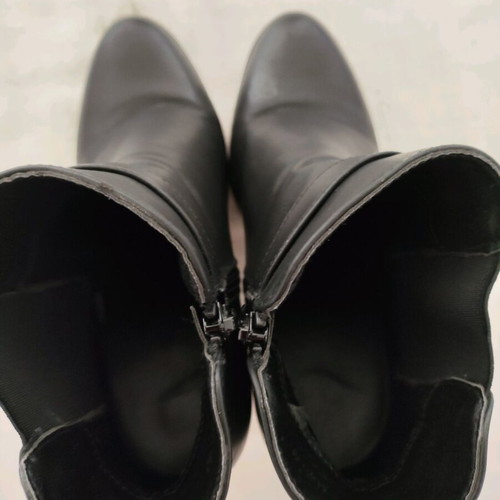 Womens black synthetic leather boots like new, size 40