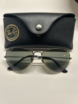 Ray Ban Aviator sunglasses used, black with case