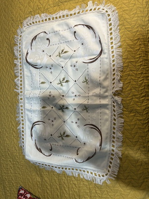 Doilies used, pack of 2, white and apple design