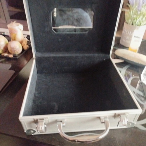 Cosmetic organizer case like new, silver