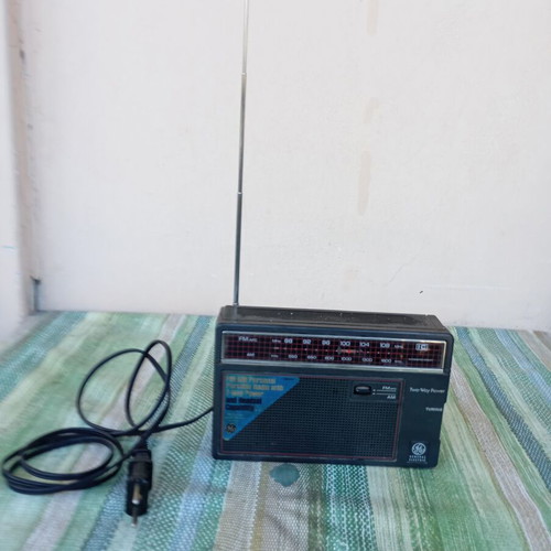General Electric FM-AM radio vintage used model 7-26600