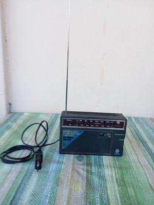 General Electric FM-AM radio vintage used model 7-26600