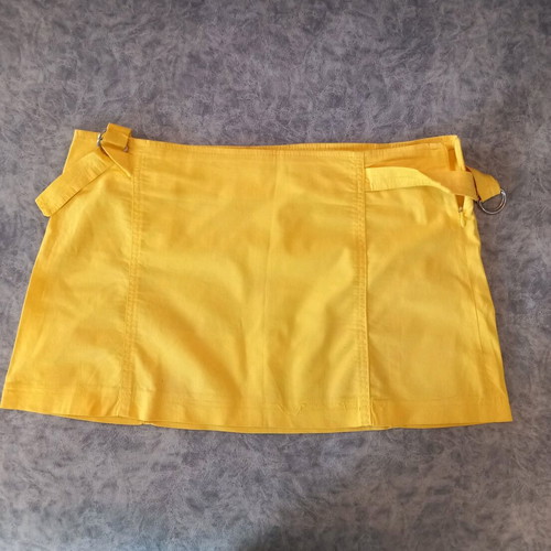 Mini skirt yellow like new with zipper and metal details size M