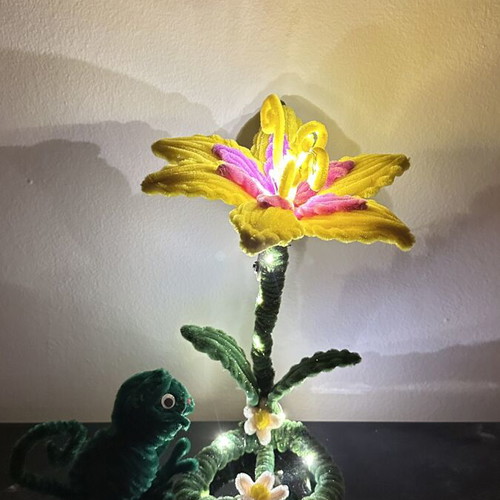 Rapunzel Flower table lamp new