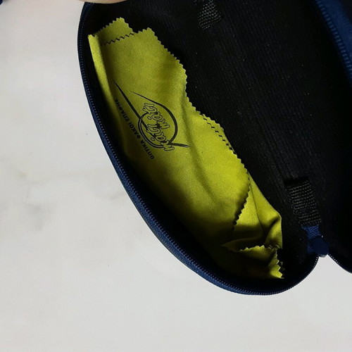 Mati Mati glasses case like new with cleaning cloth