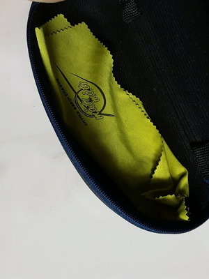 Mati Mati glasses case like new with cleaning cloth