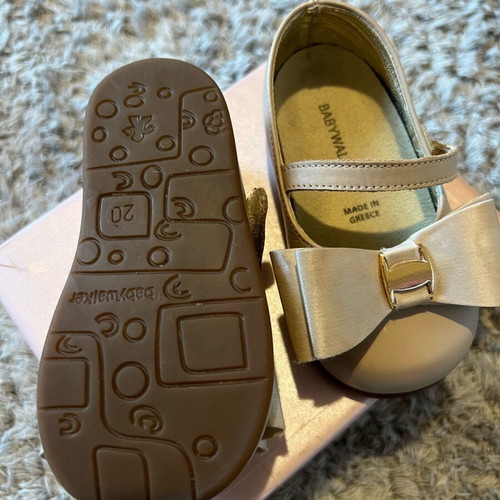 Babywalker nude color with bow, like new, size 20