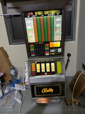 Κουλοχέρης Bally από Vegas μεταχειρισμένος, θέλει επισκευή καλωδίων