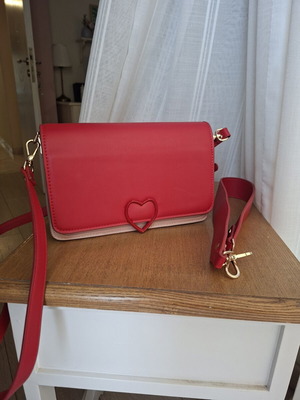 Carpisa bag like new, pink and red with extra strap