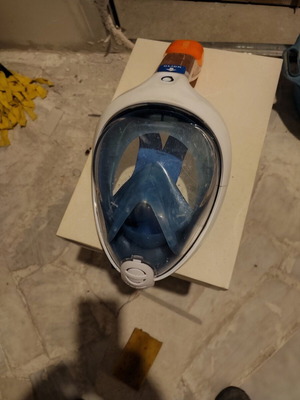 Full face snorkeling mask like new