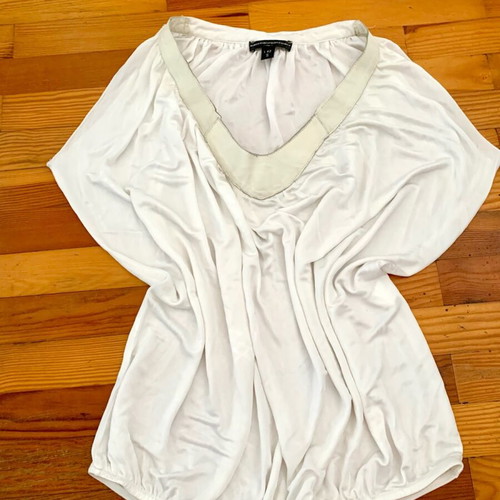 Italian blouse used 100% viscose with leather neckline white size M