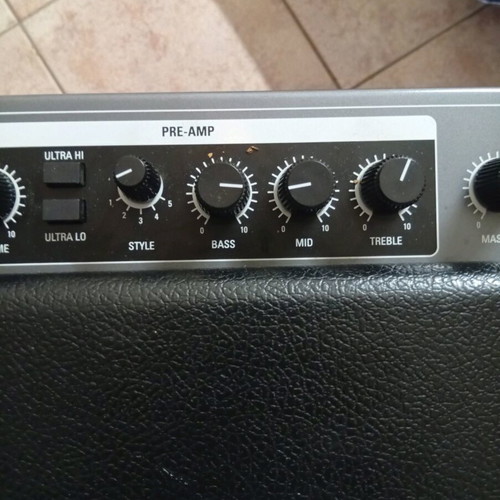 Ampeg BA-300/115 bass combo amplifier like new