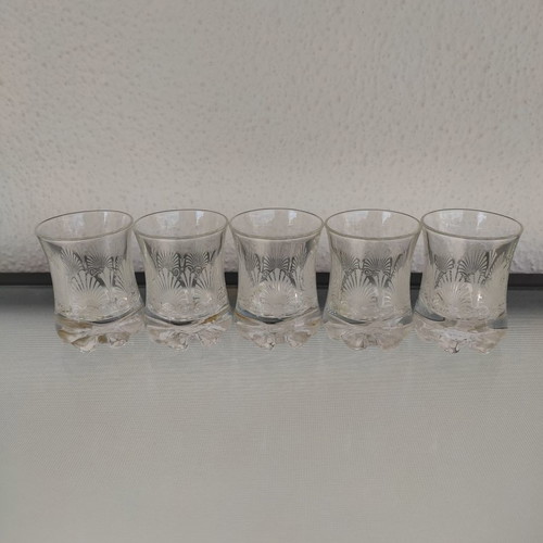 Set of 5 glass liqueur glasses new with engraved design