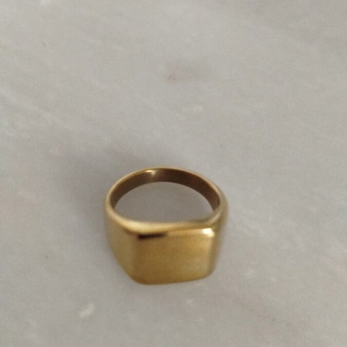 Women's ring stainless steel gold tone, like new, chevalier
