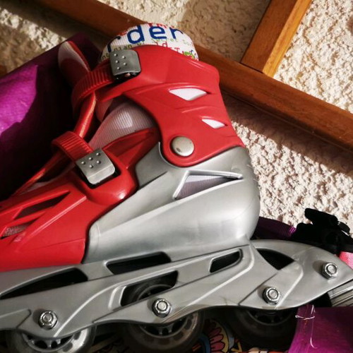 Roller skates like new, size 35 to 38 with helmet