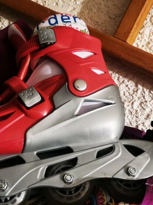 Roller skates like new, size 35 to 38 with helmet