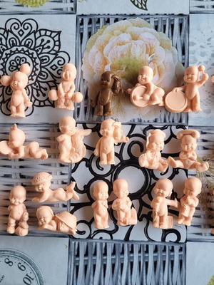 Gemellini baby figurines like new, 58 pieces, 28 different